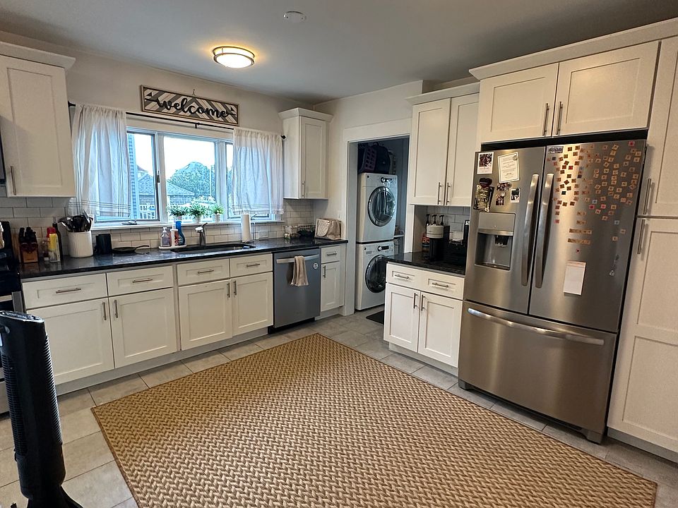 1st image of 119 Evans St #119