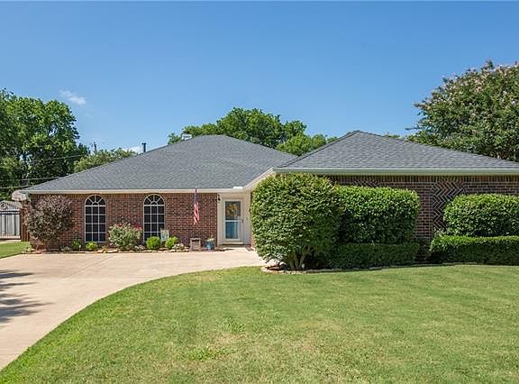 2nd image of 618 Park Ln
