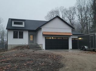 16229 148th Ave, Spring Lake, MI 49456