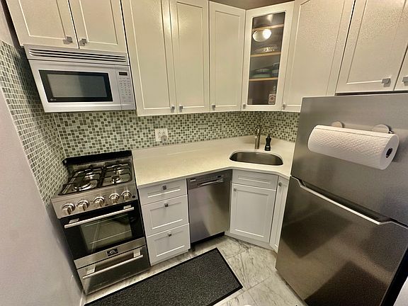 4th image of 5015 39th St APT 5G