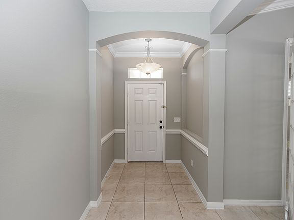 FRONT DOOR ENTRANCE LEADING TO FOYER