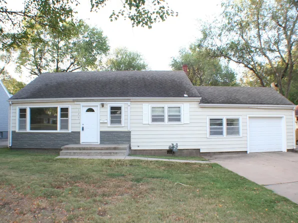 125 E Kelly Ave, Augusta, KS 67010