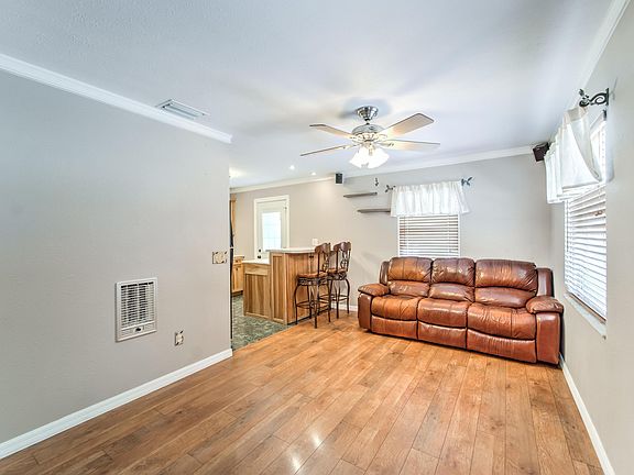 4th image of 1011 N Maryland Ave