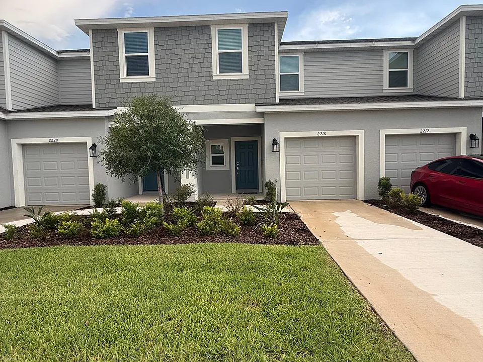 2216 Portrait St