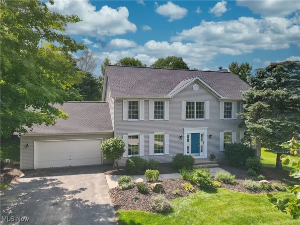 15 Kimberwick Ct, Chagrin Falls, OH 44022