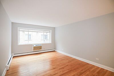 4th image of 6112 N Kenmore Ave #210