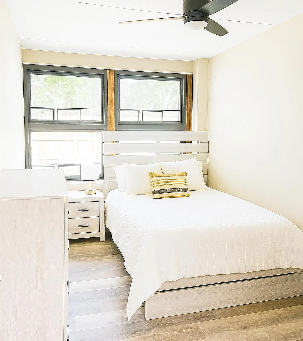 4 bed, 2.0 bath, 2164 sqft, $866 — Photo 1