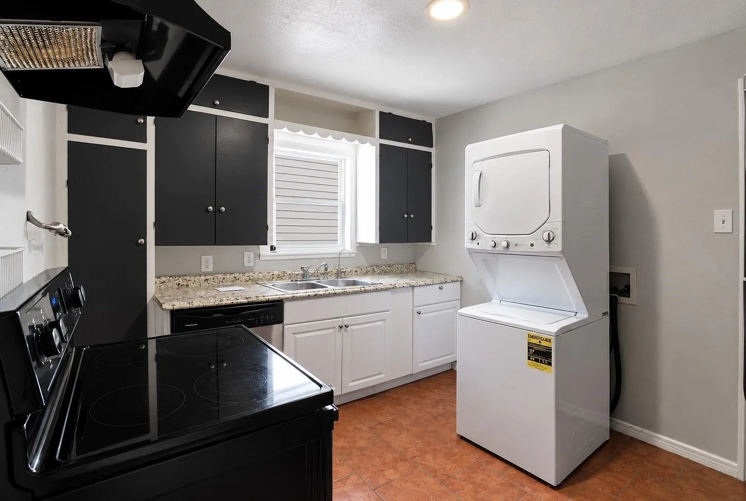 2 bed, 1.0 bath, 792 sqft, $1,375 — Photo 3