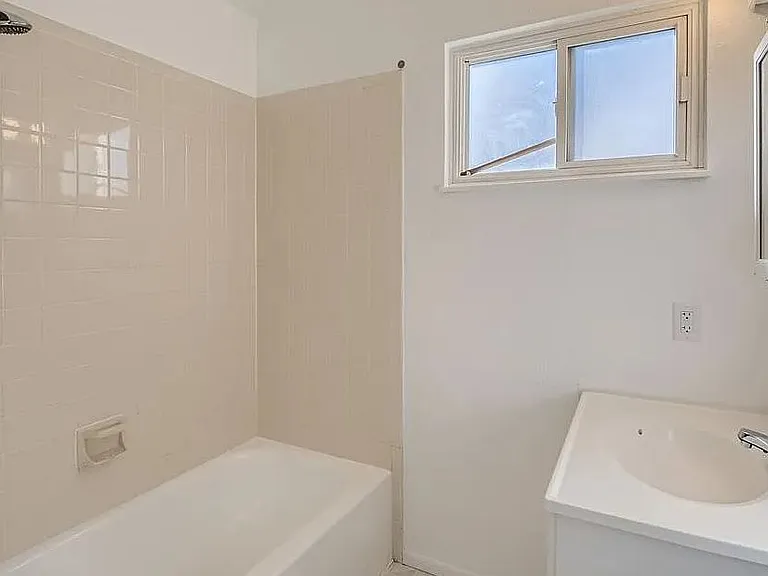 Upstairs Full Bath