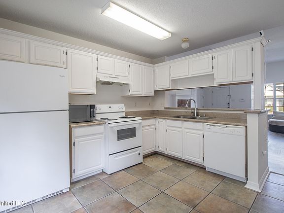 4th image of 14211 S Country Hills Dr
