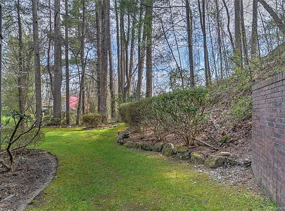 3rd image of 1747 Haywood Manor Rd APT B