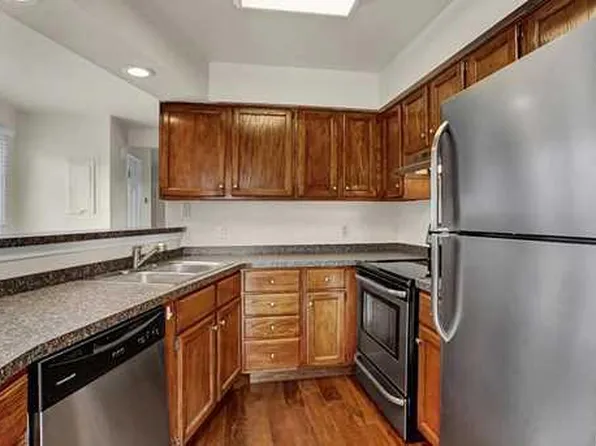 221 N Duke St APT F, Hummelstown, PA 17036