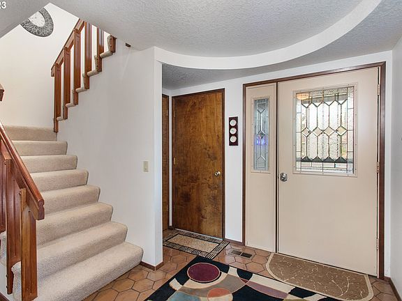 5th image of 2613 SE Balboa Dr