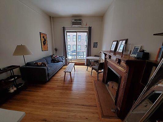 3rd image of 112 W 74th St APT 3R