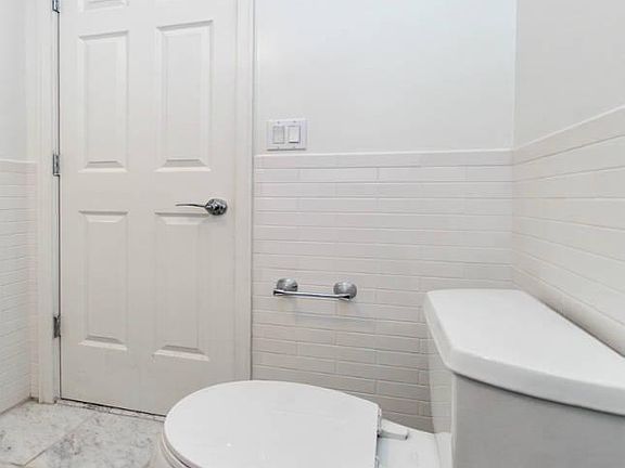 4th image of 612 E 9th St APT 1