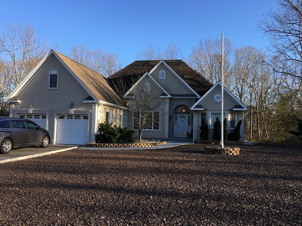 1st image of 8 Oak Leaf Dr