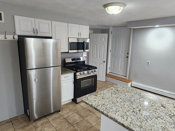 2nd image of 272-274B Meridian St #2