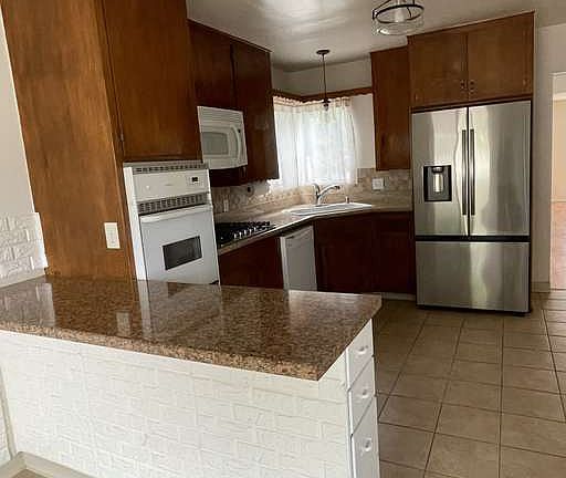 4th image of 2215 Carnegie Ln