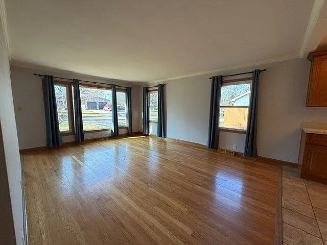 3 bed, 2.0 bath, 1925 sqft, $2,250 — Photo 3