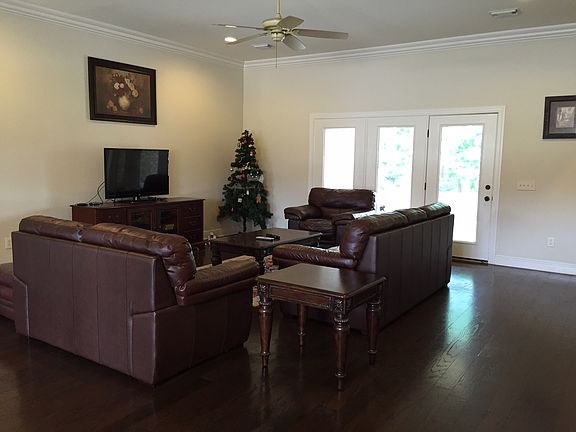 3rd image of 4544 Royale Dr