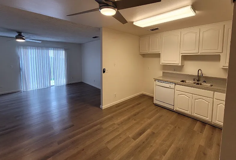 3 bed, 950 sqft, $2,600 — Photo 4