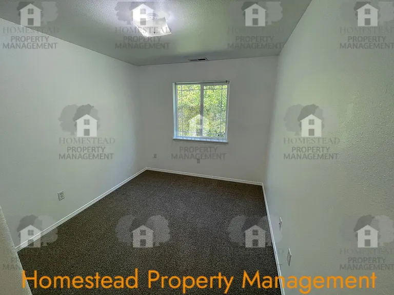 1408-1410 Falcon Loop — Photo 14