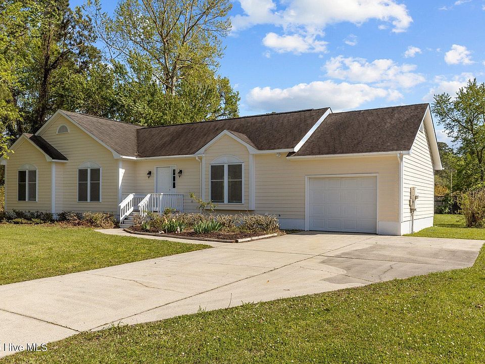 1st image of 736 Comet Dr