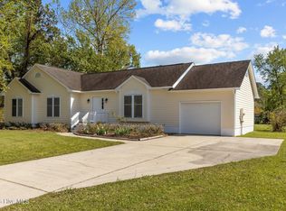 736 Comet Dr, Beaufort, NC 28516