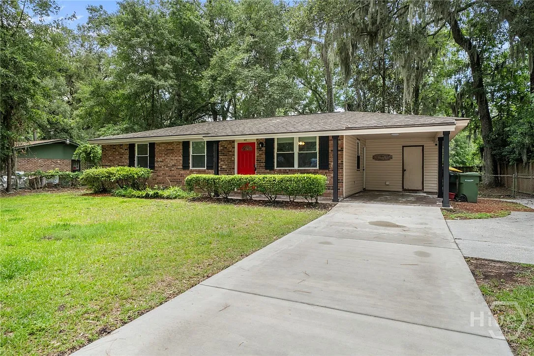 4 bed, 2.5 bath, 1578 sqft, $2,400 — Photo 3