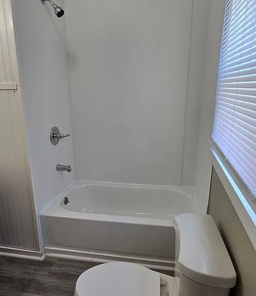 110 E Jackson St — Photo 10