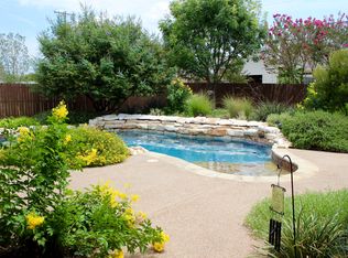 716 Oakmont Dr, Hewitt, TX 76643