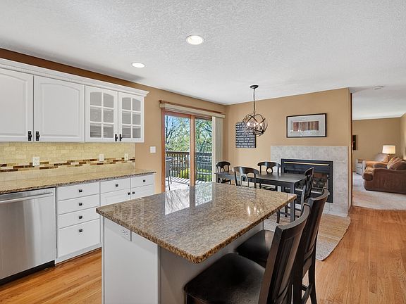 5th image of 15152 Hawthorn Dr