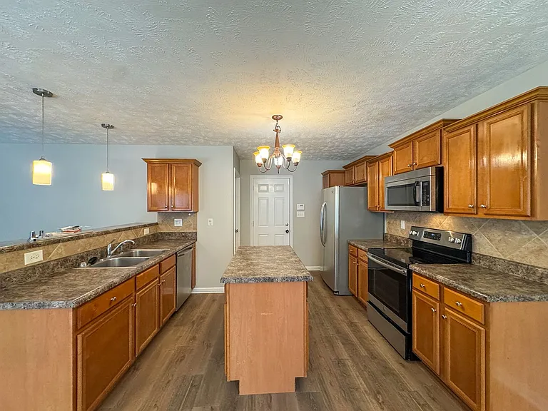 381 Chamberlin Blvd — Photo 7