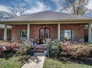 415 Meadowgreen Ln, Canton, MS 39046