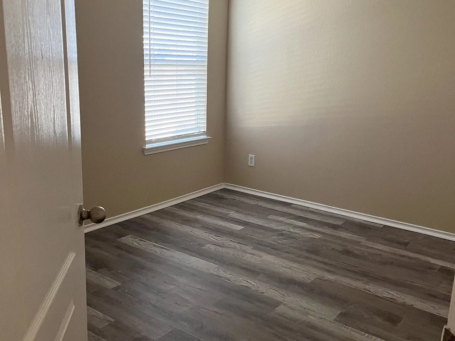 4 bed, 2036 sqft, $2,250 — Photo 3