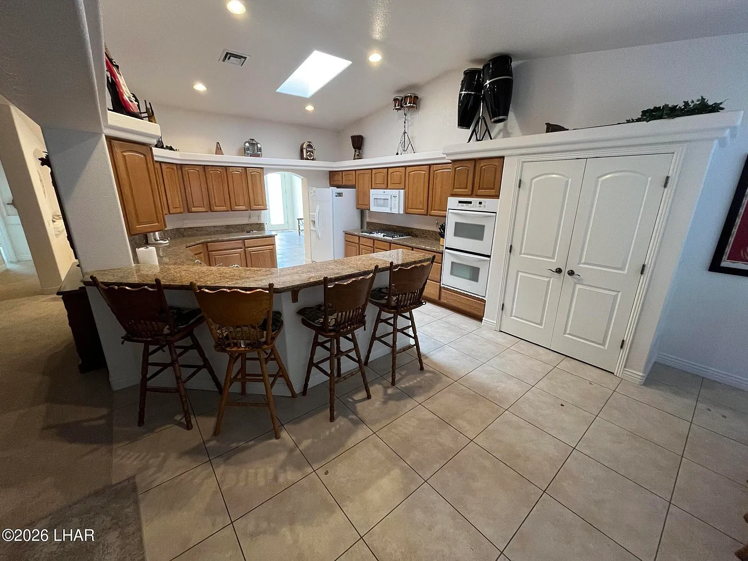 3 bed, 3.0 bath, 2710 sqft, $3,000 — Photo 4