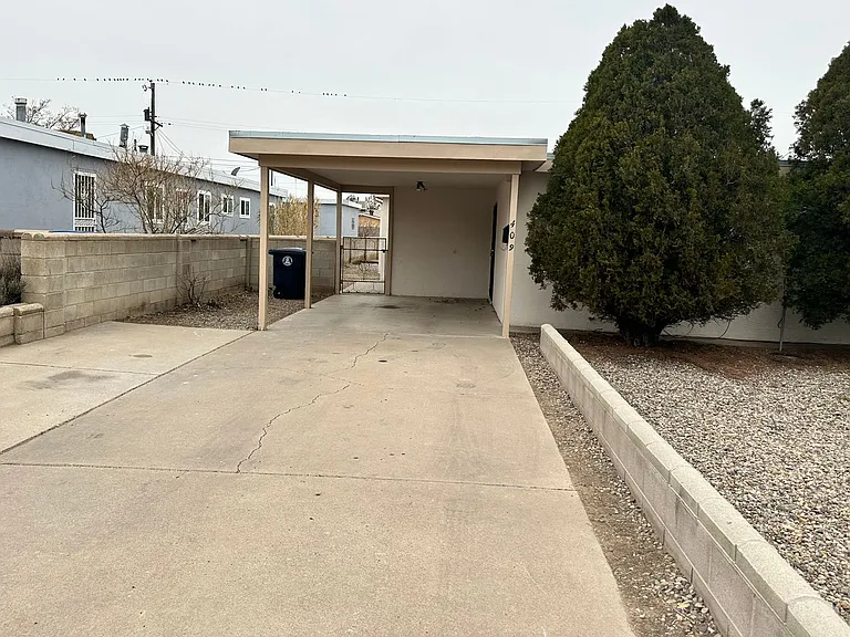 409 Garcia St NE — Photo 1