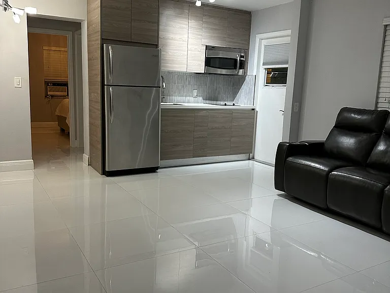 323 Washington Ave #12 — Photo 2