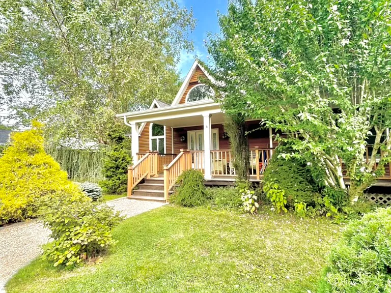 6 Nidzyn Ave — Photo 1