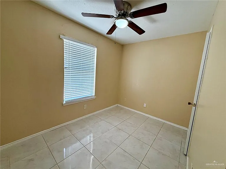 810 W Falcon Ave — Photo 7