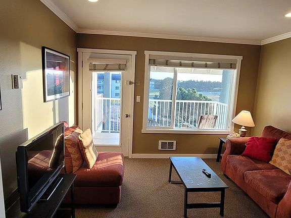 2nd image of 210 26th St #327