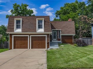 1920 E Mohawk Dr, Olathe, KS 66062