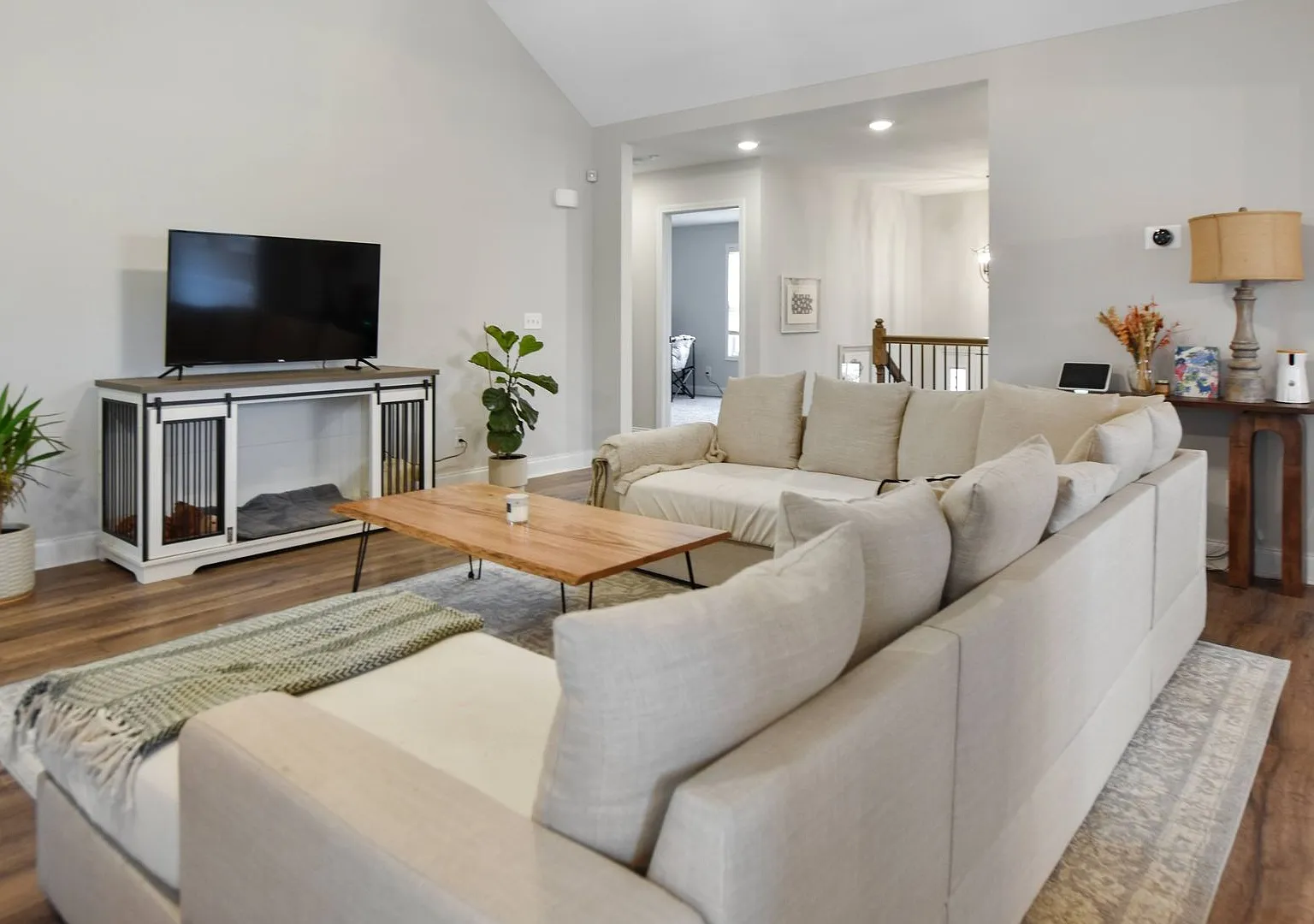 Pet Friendly Four Bedroom with Basement! — Photo 3