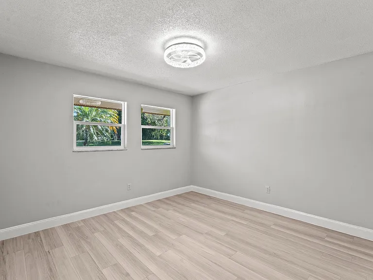 534 E Del Monte Ave — Photo 38