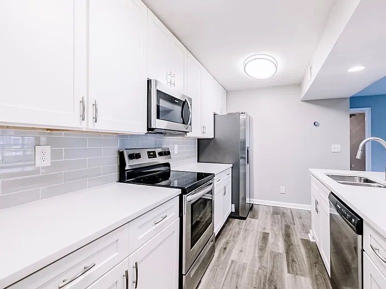 Live Easy. Live Elevated. Live 2100 Defoors. — Photo 125