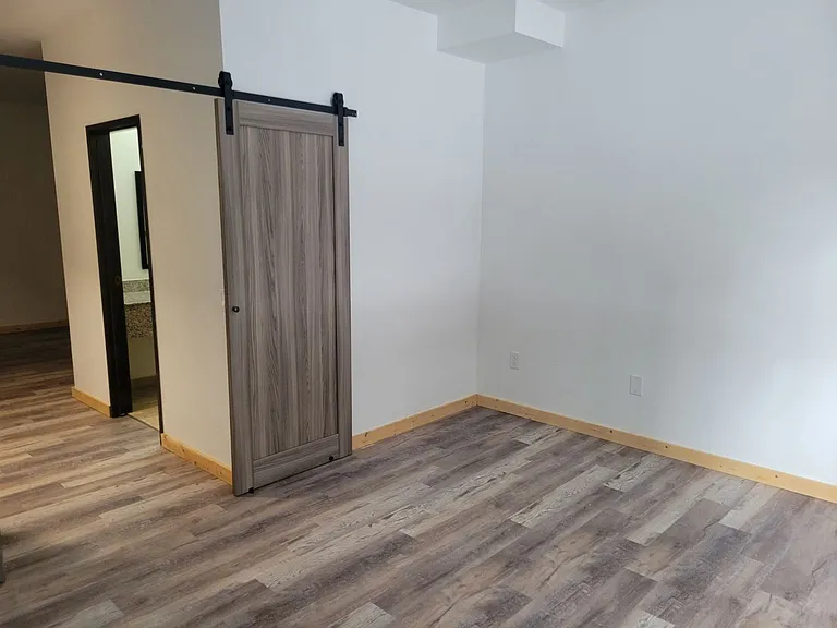 Ski Town Apartments — Photo 99