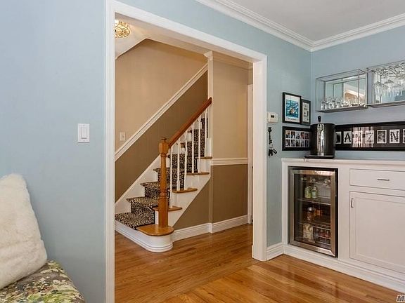 2nd image of 19 Noyes Ln