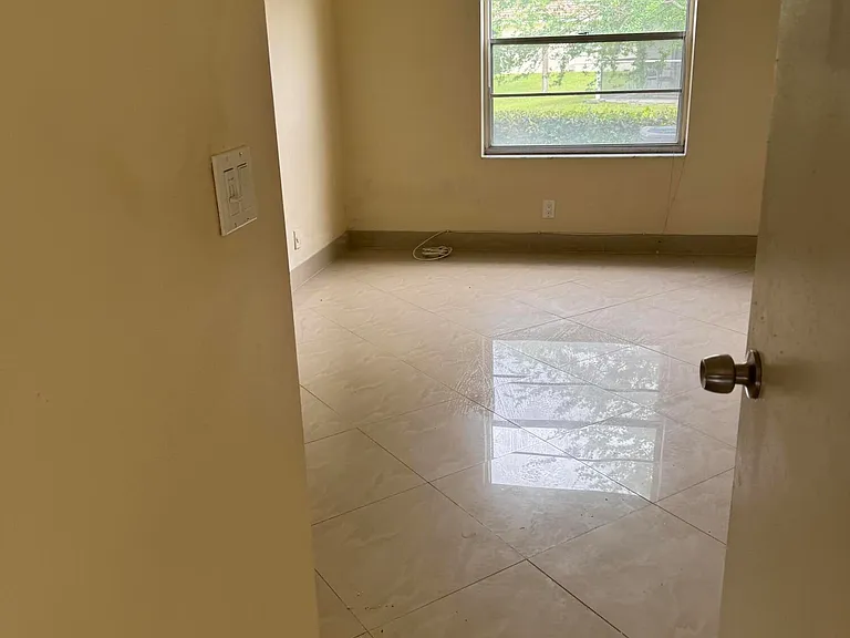 9921 Three Lakes Cir #9921 — Photo 20