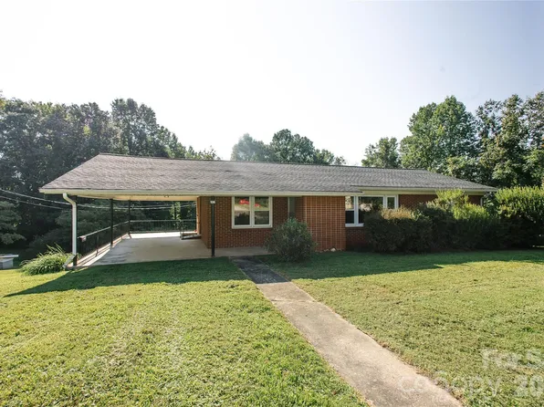 136 Marion St, Marion, NC 28752