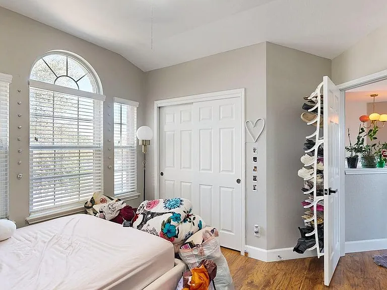 2105 Huxley Ln — Photo 18